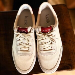 Kizik Prague Men's size 9/Women’s 10.5 , pre-loved, in excellent condition.